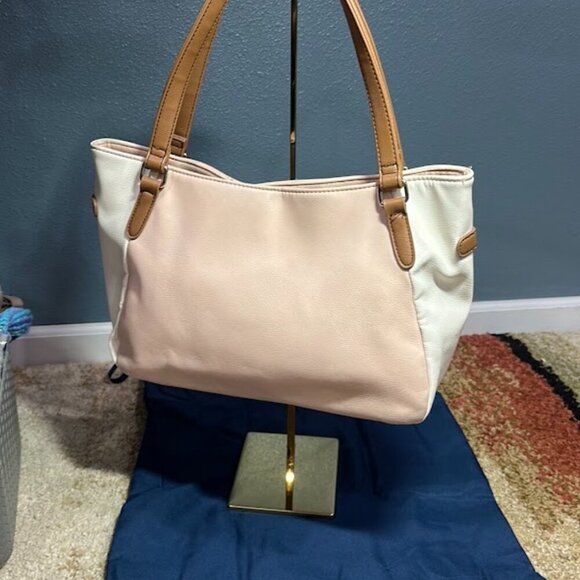 Nine West Peach & White $180 retail Shoulder Bag Handbag EXCELLENT condition - Picture 3 of 16
